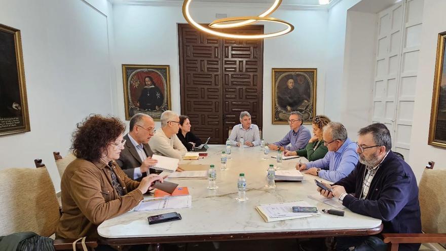 En la reunión estuvieron presentes Matías Ruiz, Noelia Grao, José Antonio López, Luis Pablo Martínez, Mª Carmen Sánchez, José Bernabé y Miguel Mazón.