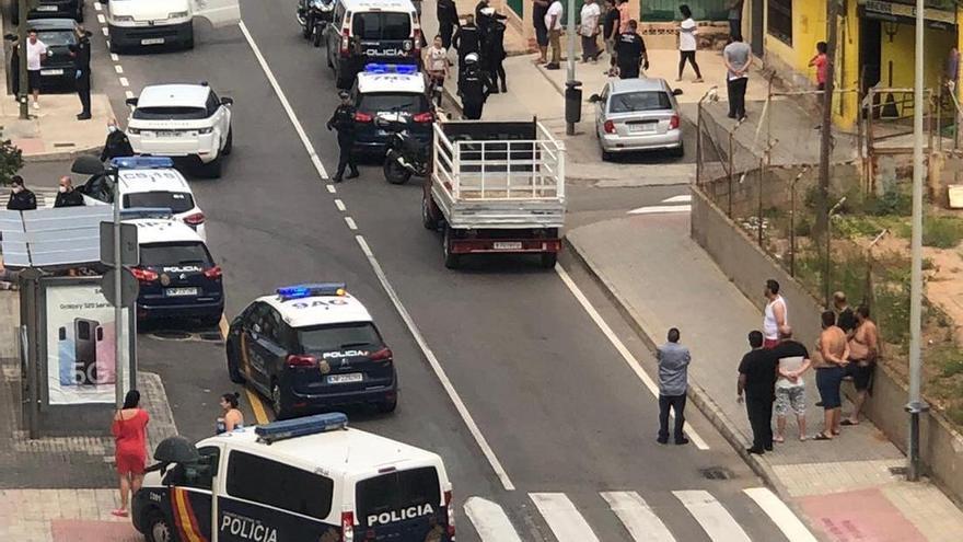 15 patrullas intervienen en una macrorreyerta en el grupo San Lorenzo de Castelló
