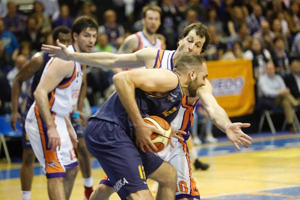 El Oviedo Baloncesto y el Palencia, en imágenes