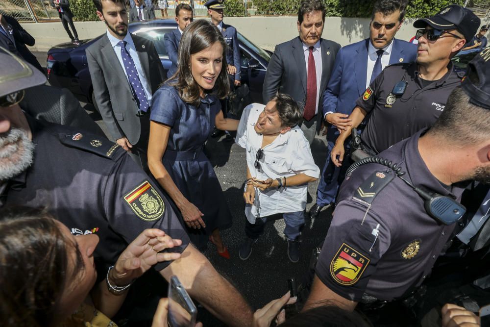 La Reina Letizia visita el IES Severo Ochoa de Elche.