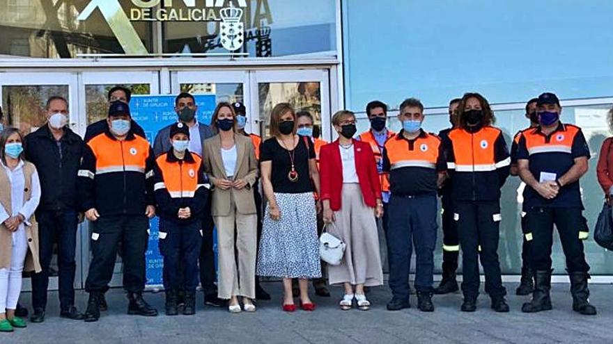 Voluntarios y responsables políticos del área de Vigo.