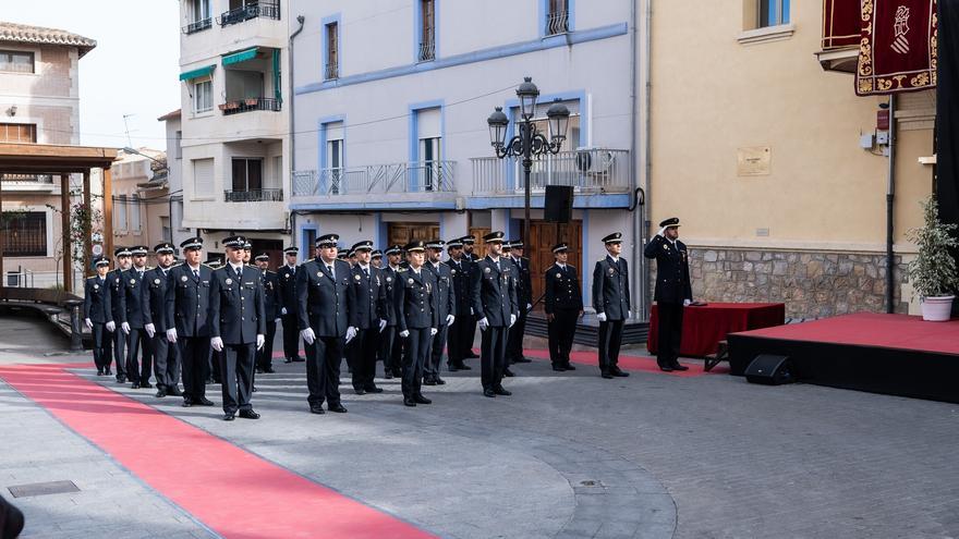 Riba-roja lliura 40 reconeixements en el Dia de la Policia Local amb la plantilla més gran de la seua història