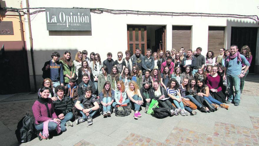 Alumnos de Perigueux y Zamora visitan las instalaciones de LA OPINIÓN-EL CORREO DE ZAMORA