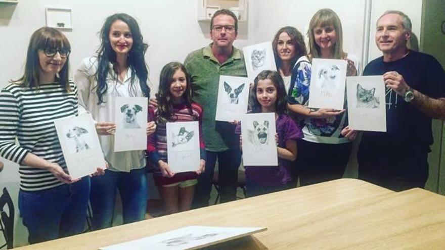 Subastan dibujos para ayudar al refugio de animales de Onda