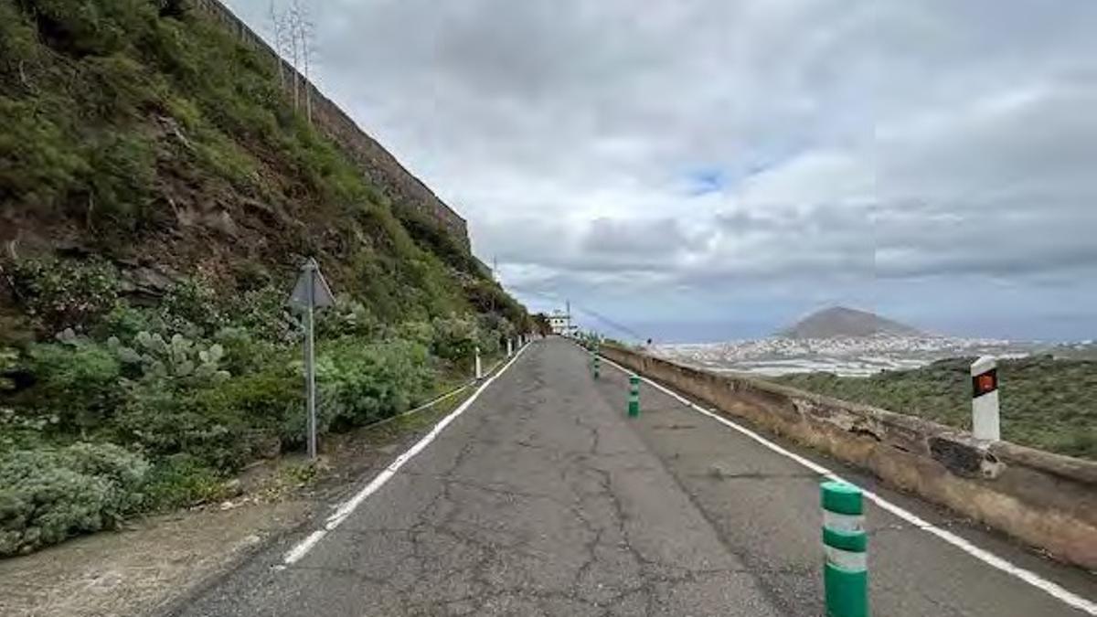 Carretera GC-220 entre Hoya de Pineda y Juncalillo