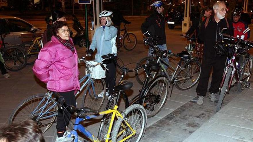 Protesta del colectivo Margalló ayer, reclamando facilidades para el uso de la bicicleta en Elche