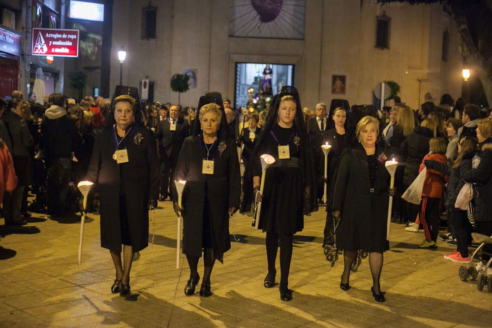 Elche arropa a la Mare de Déu de les Bombes