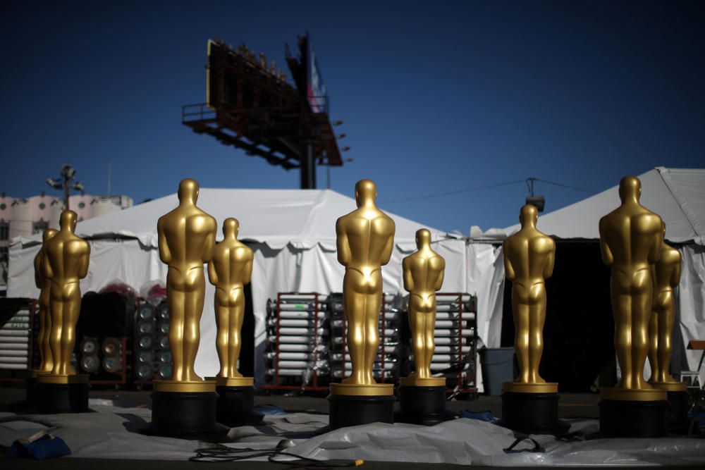 Freshly-painted Oscar statues sit in a parking ...