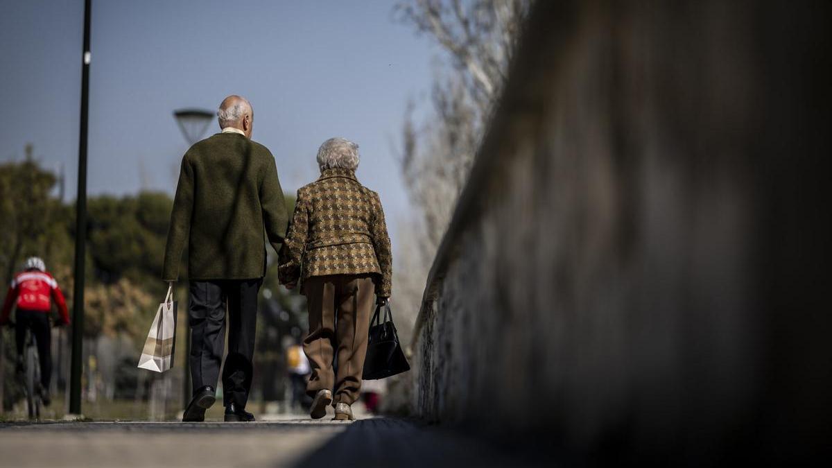 El envejecimiento de la población empuja a alargar las carreras laborales para reforzar la sostenibilidad de las pensiones.