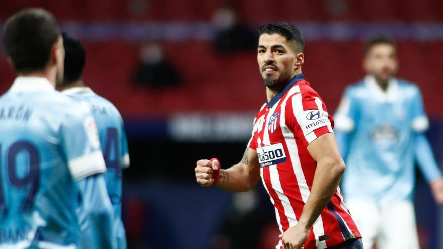 Luis Suárez celebra uno de sus goles ante el Celta.