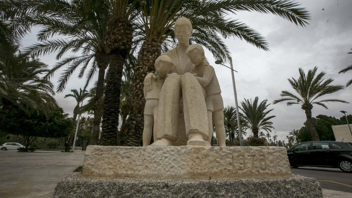 La escultura en el Paseo de la Estación, antes de sufrir el acto vandálico. 