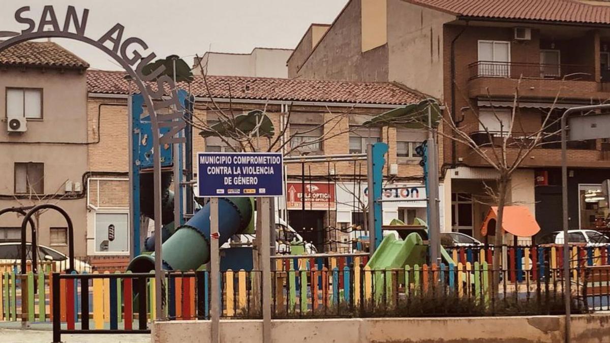 Épila instaló las placas como municipio comprometido contra la violencia. |  