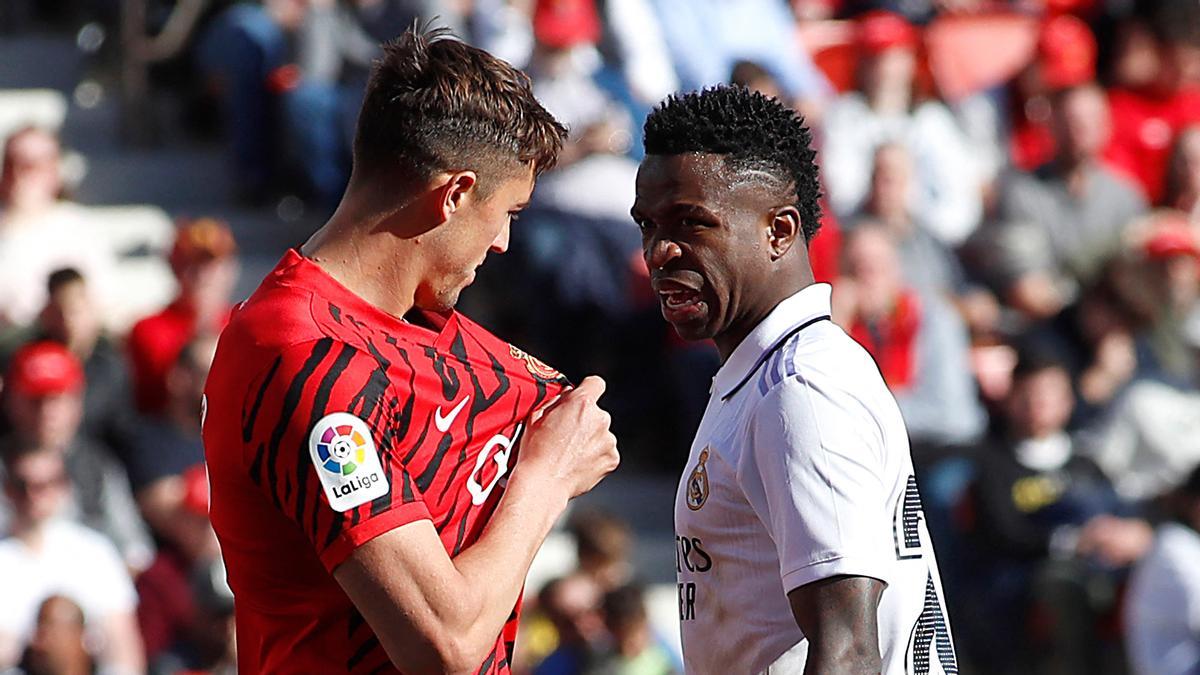 Vinicius y Raíllo tuvieron sus más y sus menos durante el partido