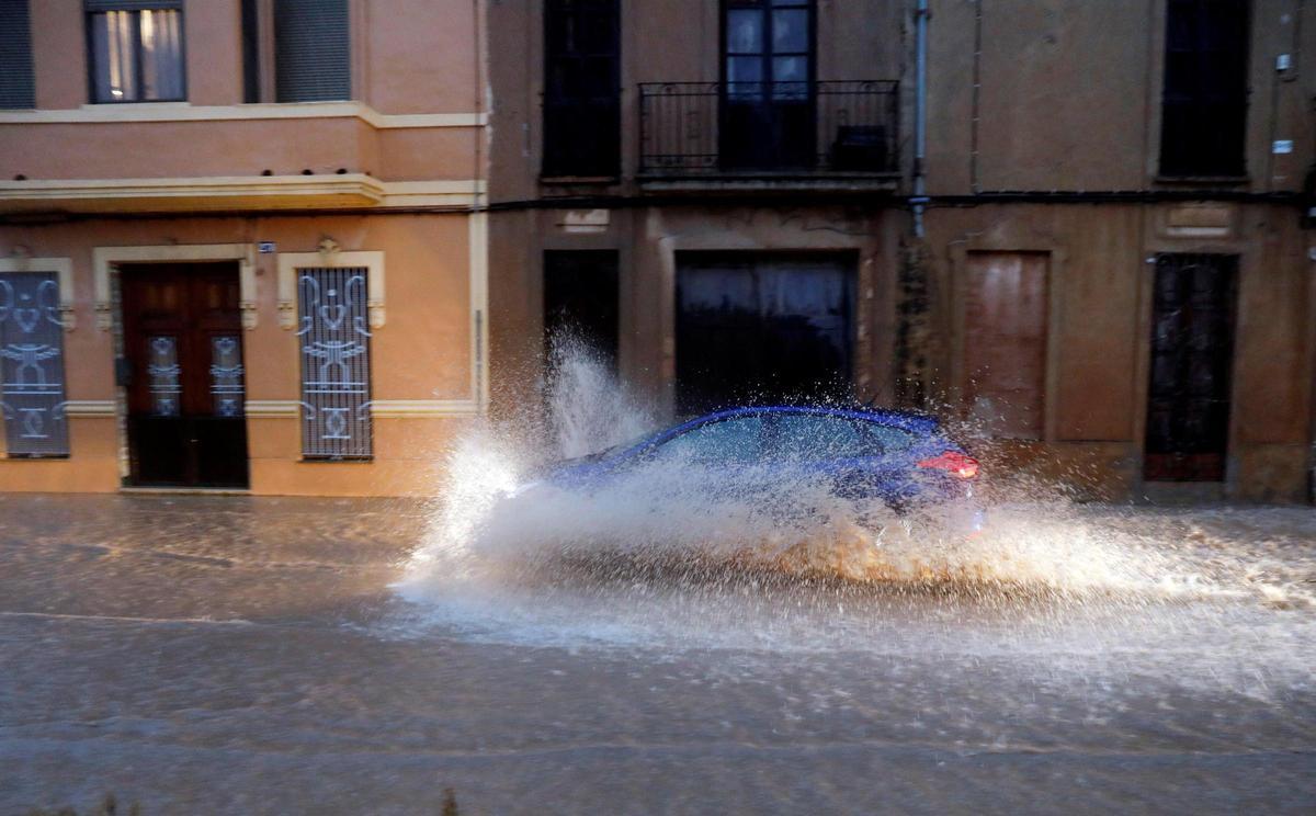  Lluvia en Castellón: urbanizaciones inundadas y rescates en vehículos.