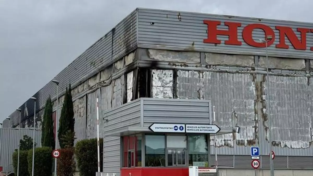 La fábrica de Montesa-Honda en Santa Perpetua reanuda la actividad tras el incendio de la pasada semana