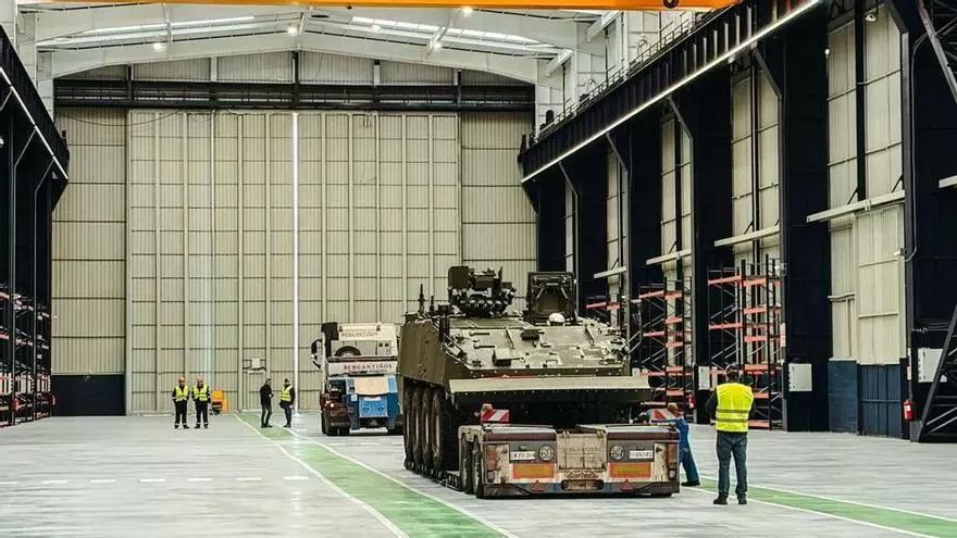 Indra logra en tiempo récord los permisos para fabricar armas en El Tallerón y comenzará este año a suministrar desde Gijón el 8x8 Dragón
