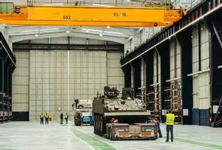 Indra logra en tiempo récord los permisos para fabricar armas en El Tallerón y comenzará este año a suministrar desde Gijón el 8x8 Dragón