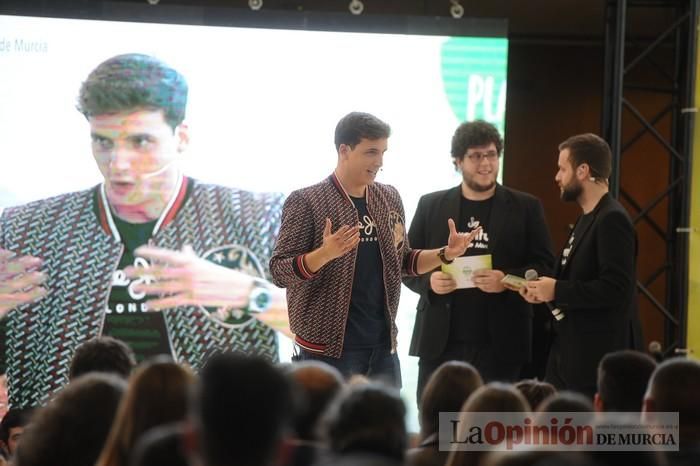 López Miras se codea con los jóvenes