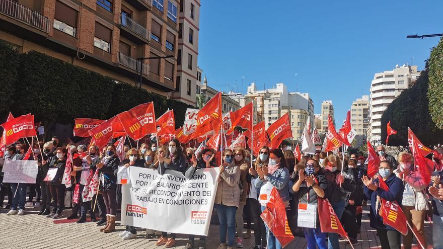 El personal de limpieza de Castellón votará si retoma la huelga