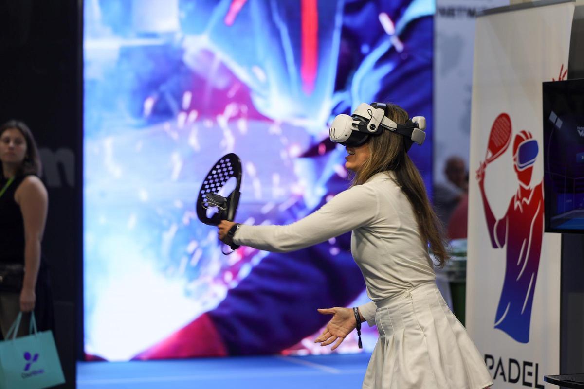 Usuaria prueba una pista virtual