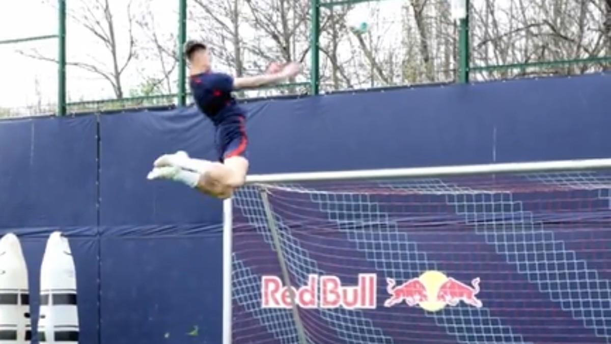 El salto de Sesko durante un entrenamiento