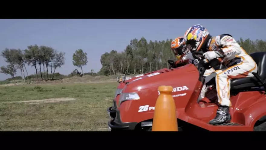 Carrera de costacéspedes entre Márquez y Pedrosa