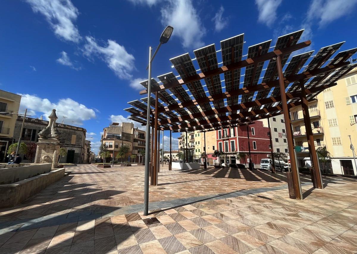 Manacor inicia la instalación de placas solares en sus plazas con dos grandes pérgolas fotovoltaicas en Sant Jaume