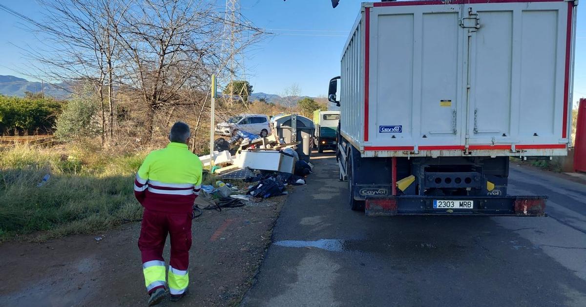 El abandono de voluminosos y su retirada se traduuce en un sobrecoste del servidio para el Ayuntamiento de Vila-real.