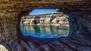 La ruta de senderismo que acaba en una cueva marina en Alicante