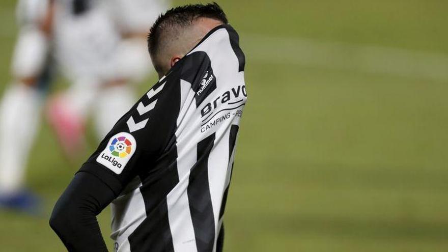 El Castellón, contrariado tras anular el VAR un gol olímpico ante el Lugo