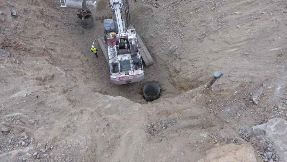 La boca del túnel vertical paralelo en el que se trabaja para rescatar a Julen