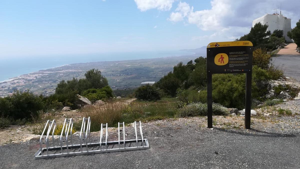 Alcalà fomenta la movilidad sostenible con 20 aparcabicis