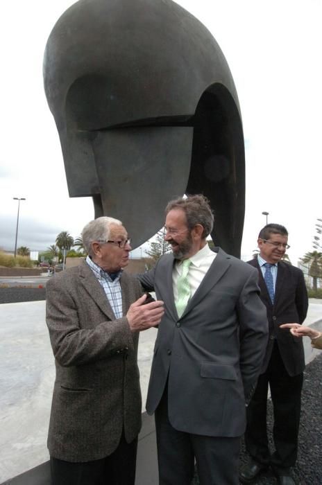 16-04-12/ESCULTURA DE CHIRINO EN LA ROTONDA DE ...