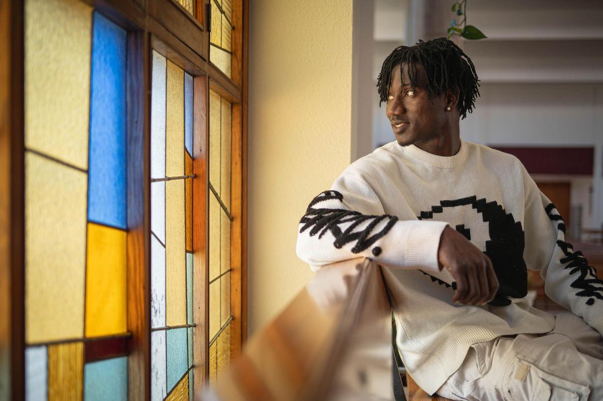 Ousman Banora, migrante de Gambia y estudiante de Los Gladiolos