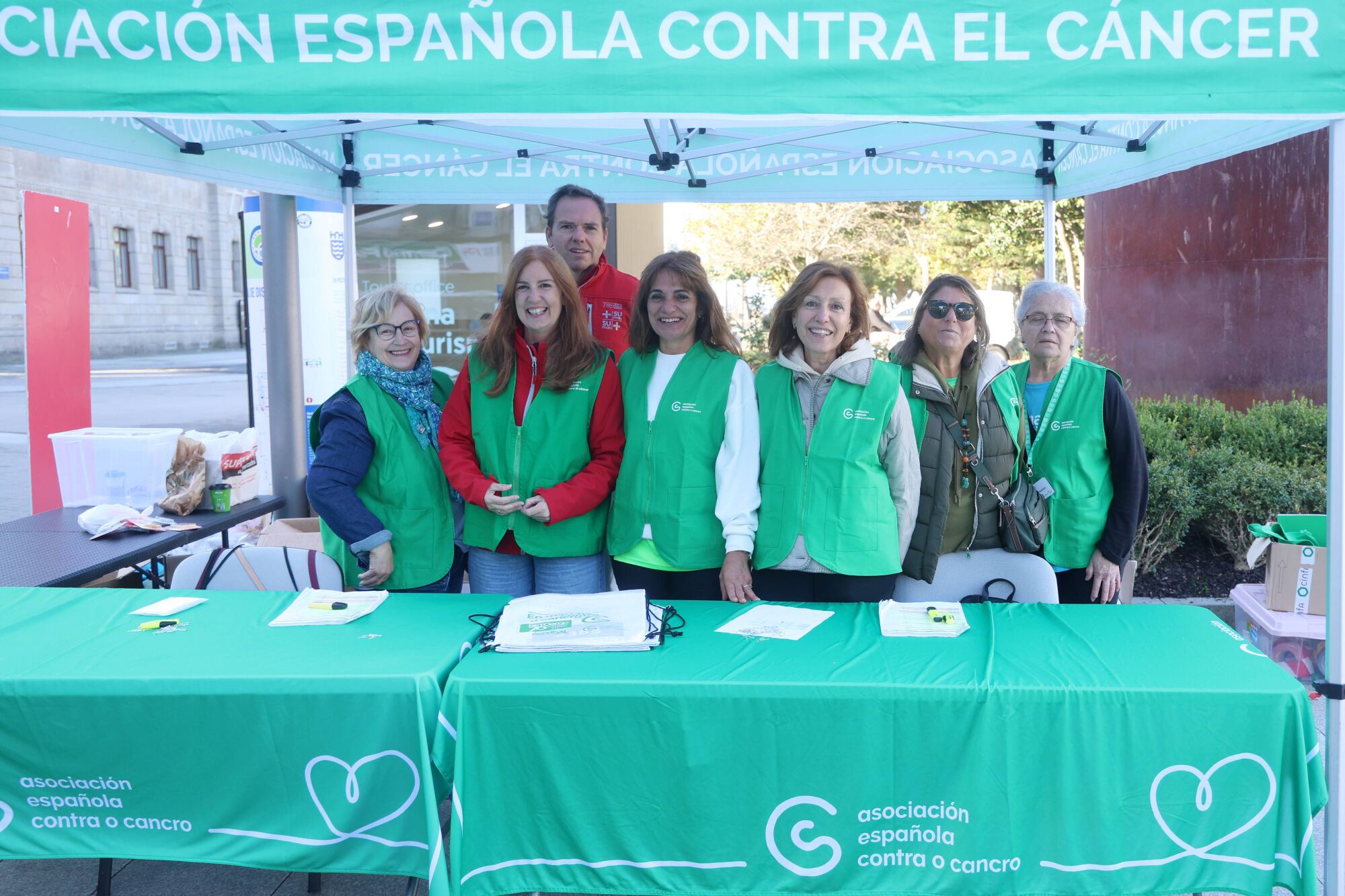 Dos mil setecientos participantes convirtieron la Marcha contra el cáncer de Pontevedra en la más multitudinaria de Galicia