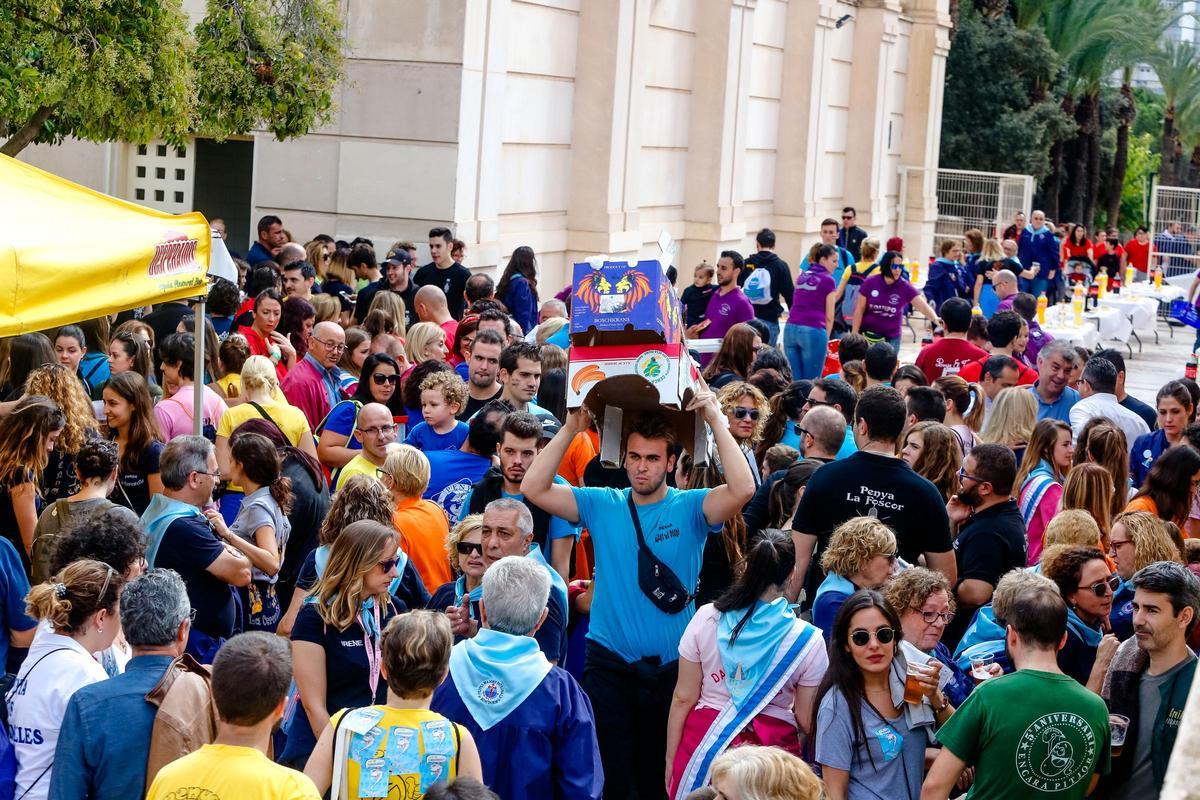 Foto de archivo del 'Dia de les Penyes' en el Parque de L`Aigüera en Benidorm.
