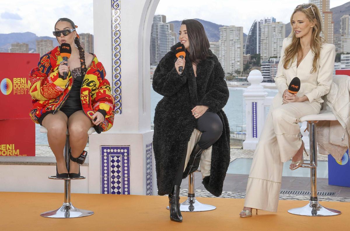 Las presentadoras del Benidorm Fest 2025 montan el show en la segunda rueda de prensa