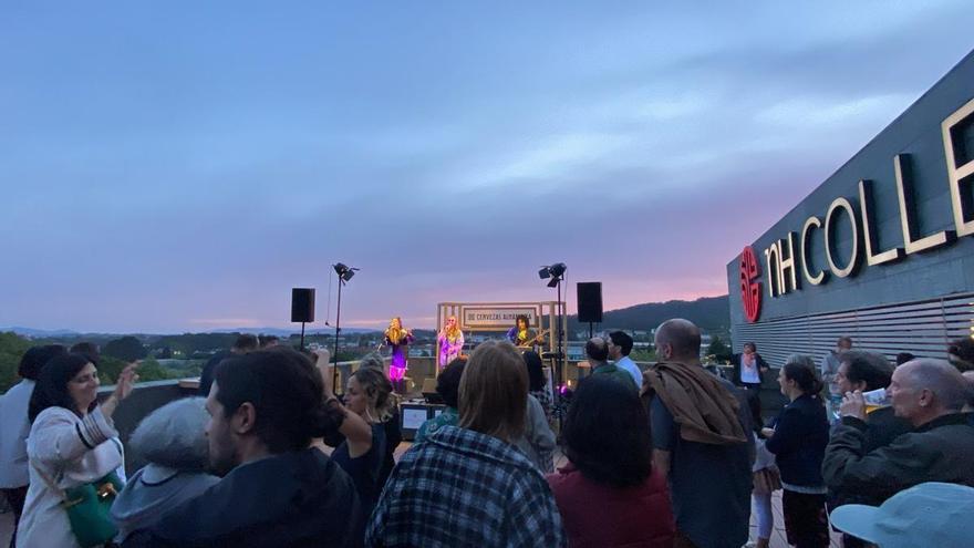 Vuelve un popular ciclo de conciertos a la azotea de un hotel de Santiago: esta es la programación del NoitiNHas 2026