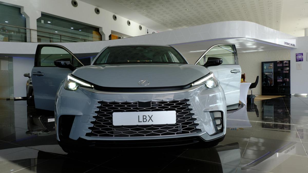 Lexus lanza su nuevo modelo LBX