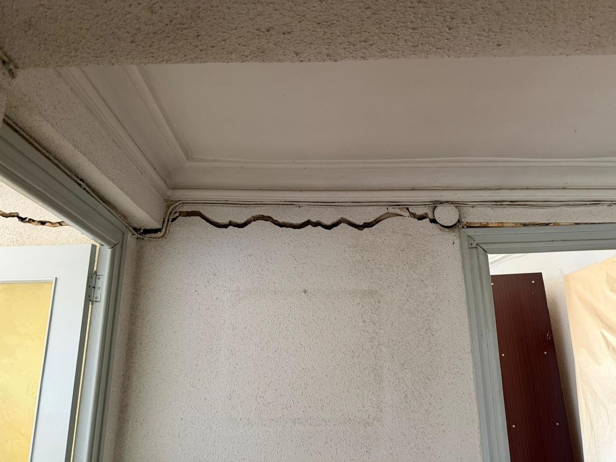 Estas son las grietas del edificio que tuvo que ser desalojado en el centro de Zaragoza