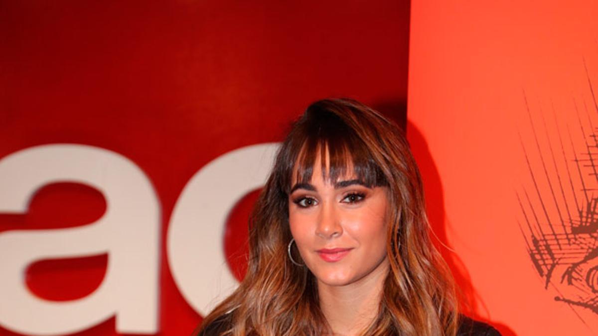 Aitana y su reciente corte de pelo en la presentación de su libro