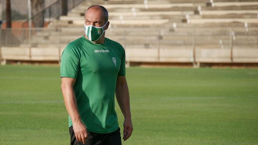 Juan Sabas dirige el último entrenamiento antes del partido en Pozoblanco