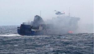 El temporal que afecta el mar Adriàtic està complicant molt les tasques de rescat del ferri italià ’Norman Atlantic’.