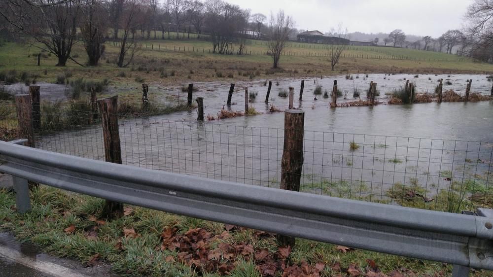 Tiempo en Asturias: Las espectaculares imágenes de las riadas, argayos e incidencias del temporal