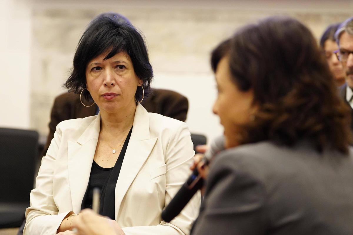 European Bridges: 'Simplificación administrativa y competitividad europea'. En la foto, la directora de Justicia y Consumo de la Comisión Europea, Ana Gallego, escucha la intervención de Eva Giménez, secretaria general de Presidència.