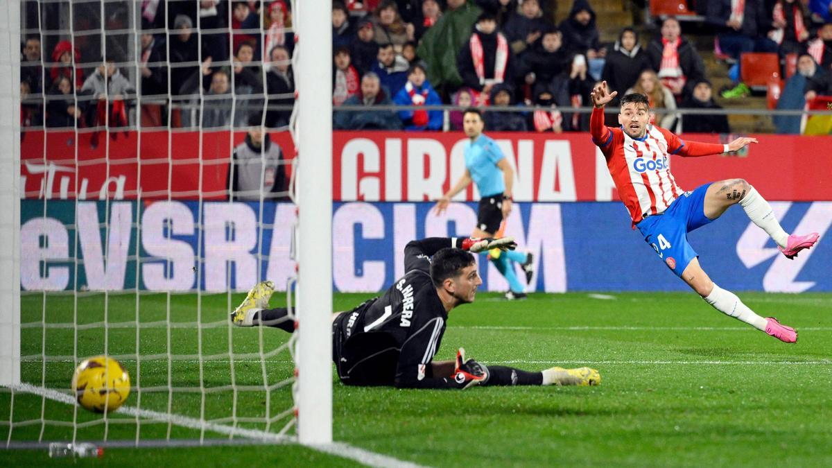 Portu marca el 1-0 del Girona tras una excelente jugada de ataque ante Osasuna en Montilivi.