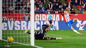 Portu marca el 1-0 del Girona tras una excelente jugada de ataque ante Osasuna en Montilivi.