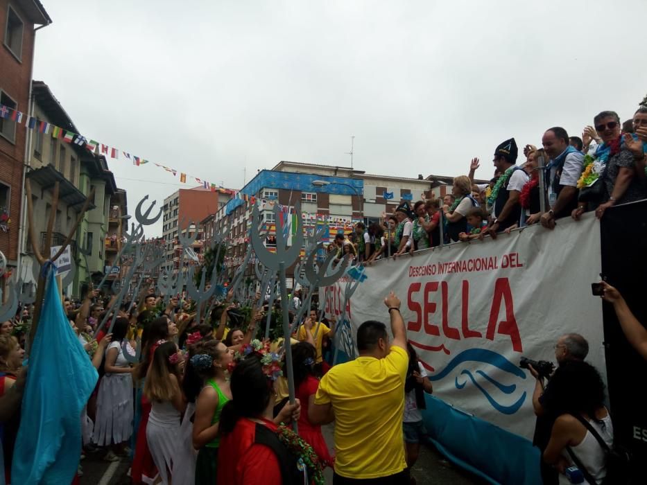 Ambiente festivo en el Descenso del Sella