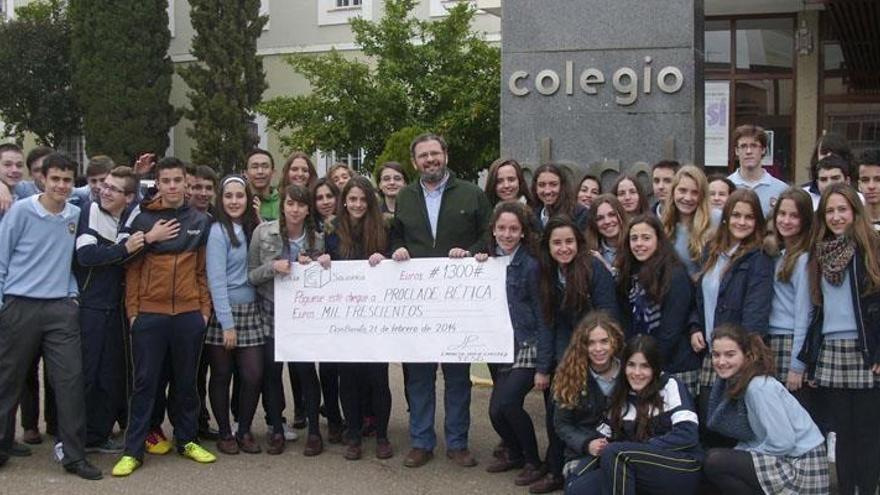 El ayuntamiento concede el escudo de oro a los misioneros claretianos