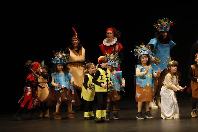 El desfile infantil de disfraces del Antroxu de Gijón, en imágenes